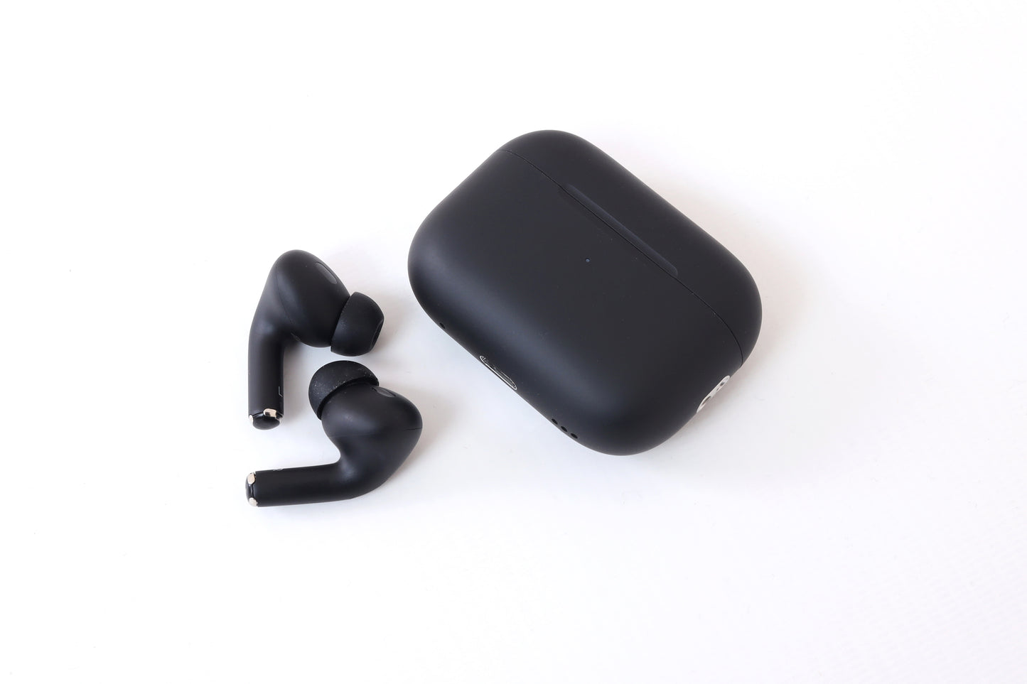 Air pods pro 2nd gen black color magnetic wireless charging case