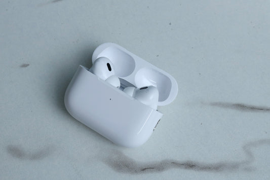 Air pods pro 2nd gen white color magnetic wireless charging case