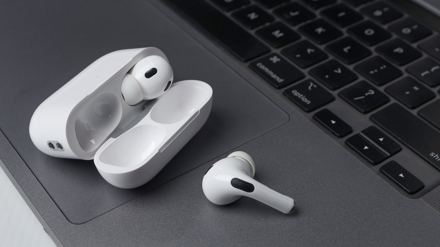 Air pods pro 2nd gen white color with charging case