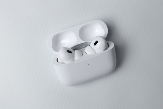 Air pods pro 2nd gen white color with wireless charging